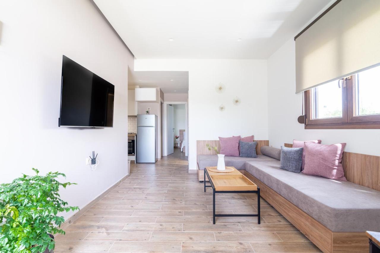 Gazi Modern House With Pool Near Beach מראה חיצוני תמונה